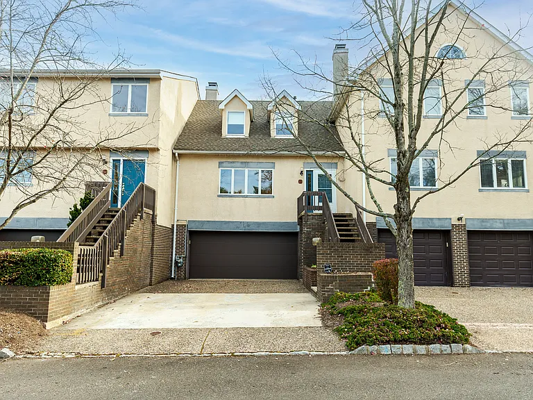 23 Exeter Ct — Photo 1