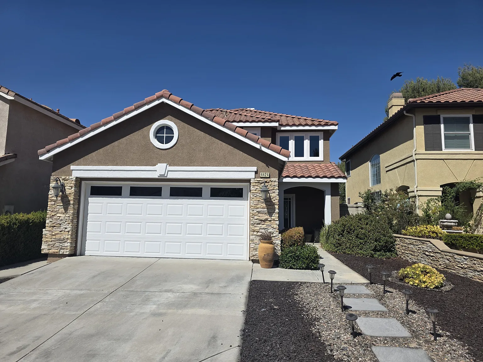 4 bed, 2200 sqft, $1,500 — Photo 1