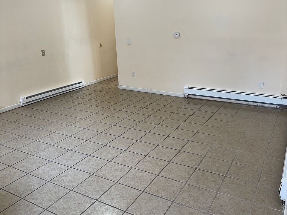 1st image of 302 E Hamilton St Floor 1