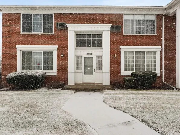 19804 Harper Ave #202, Harper Woods, MI 48225