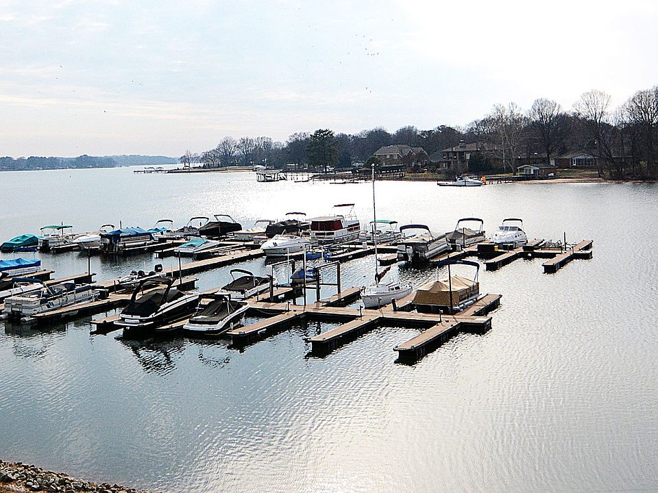 Unobstructed Waterfront View