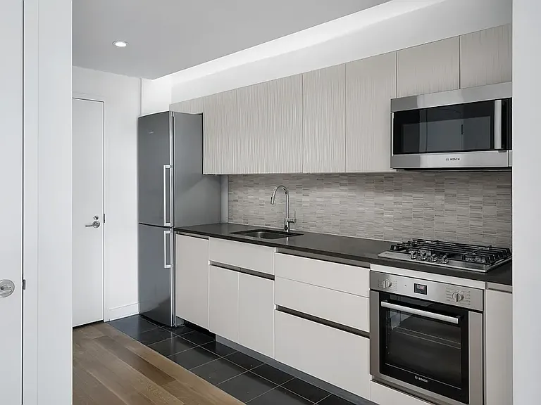 1050 6th Ave #10D — Photo 1