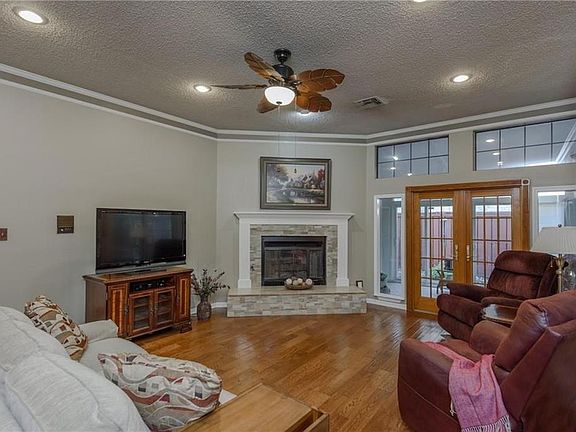 3rd image of 1925 Highland Park Cir