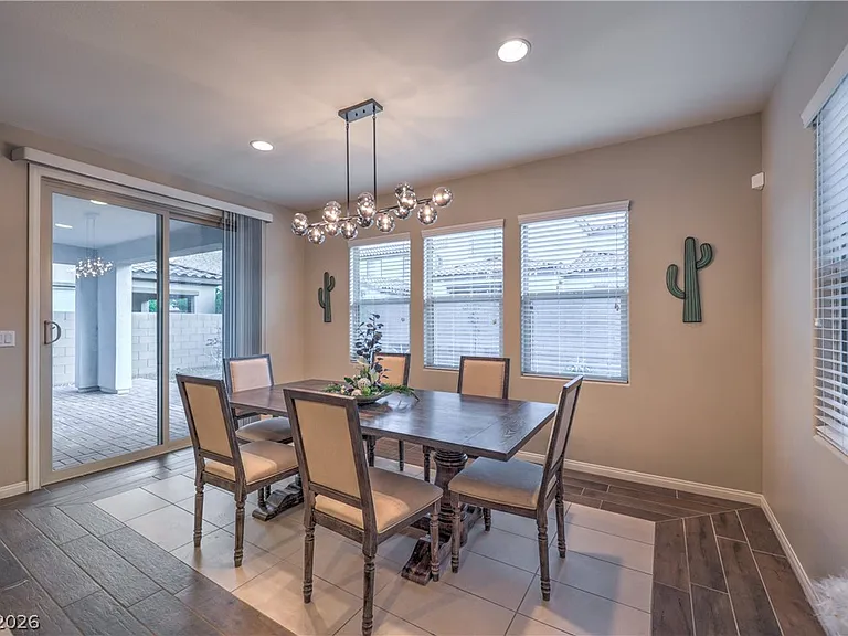 3213 Molinos Dr — Photo 7
