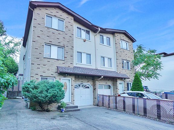 2nd image of 36 Pemberton Ave