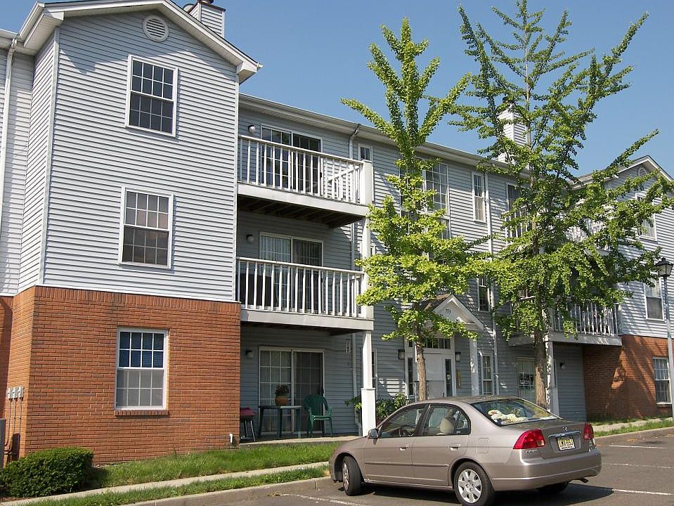 1st image of 753 Summer Ave APT 3C