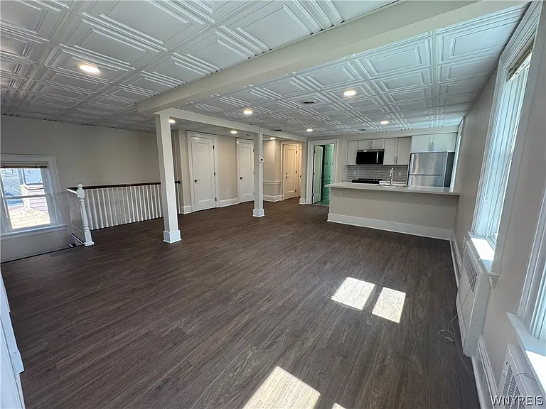 77 W Humboldt Pkwy #B — Photo 3
