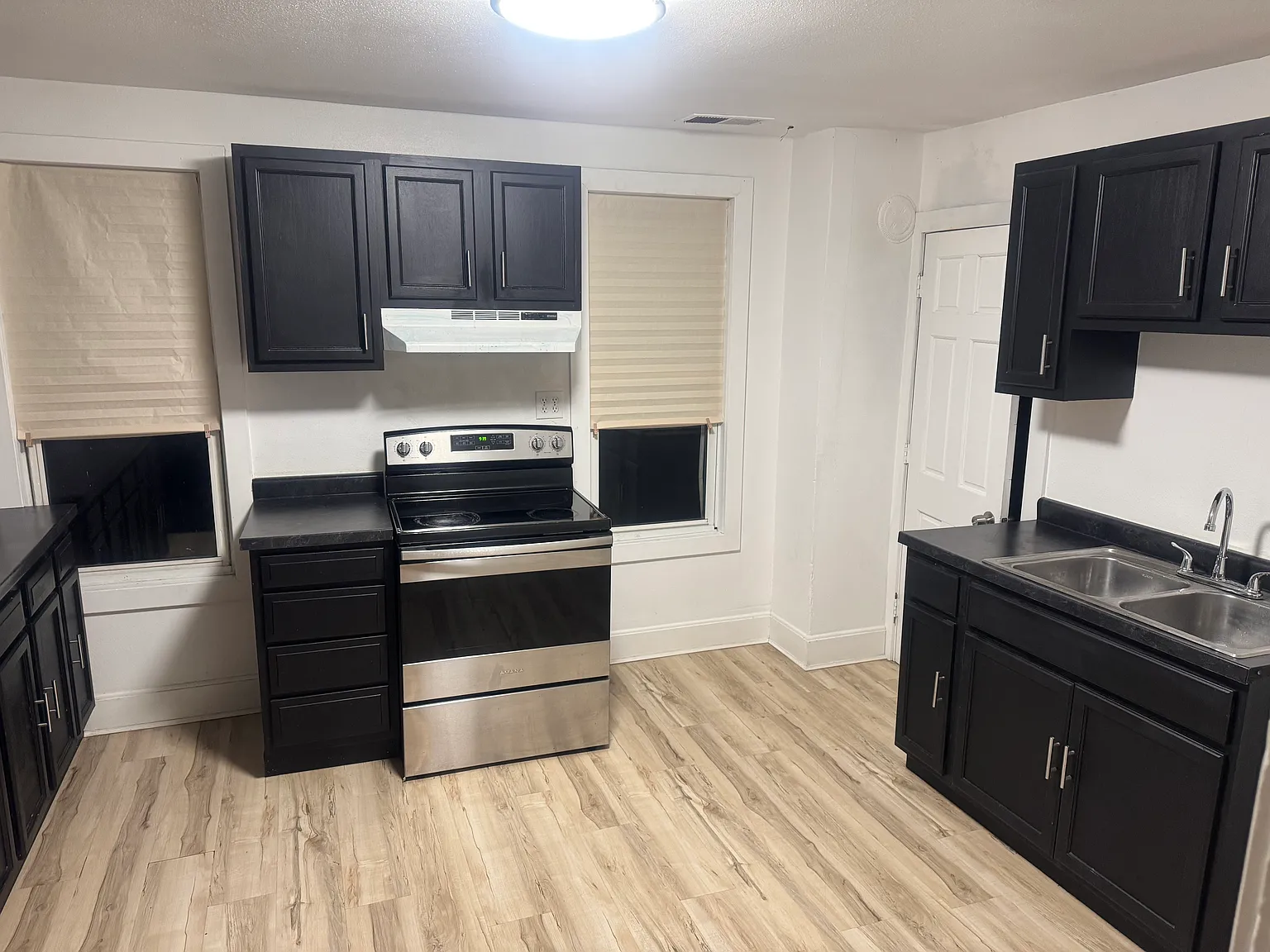 2 bed, 1000 sqft, $1,400 — Photo 1