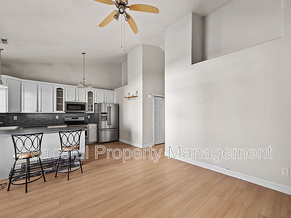 3rd image of 3854 S Mitchell Cv #202-1