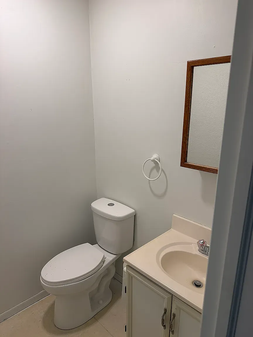 5 bed, 2850 sqft, $2,300 — Photo 4