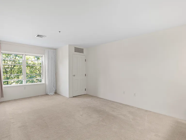 30 Franklin St #309 — Photo 7
