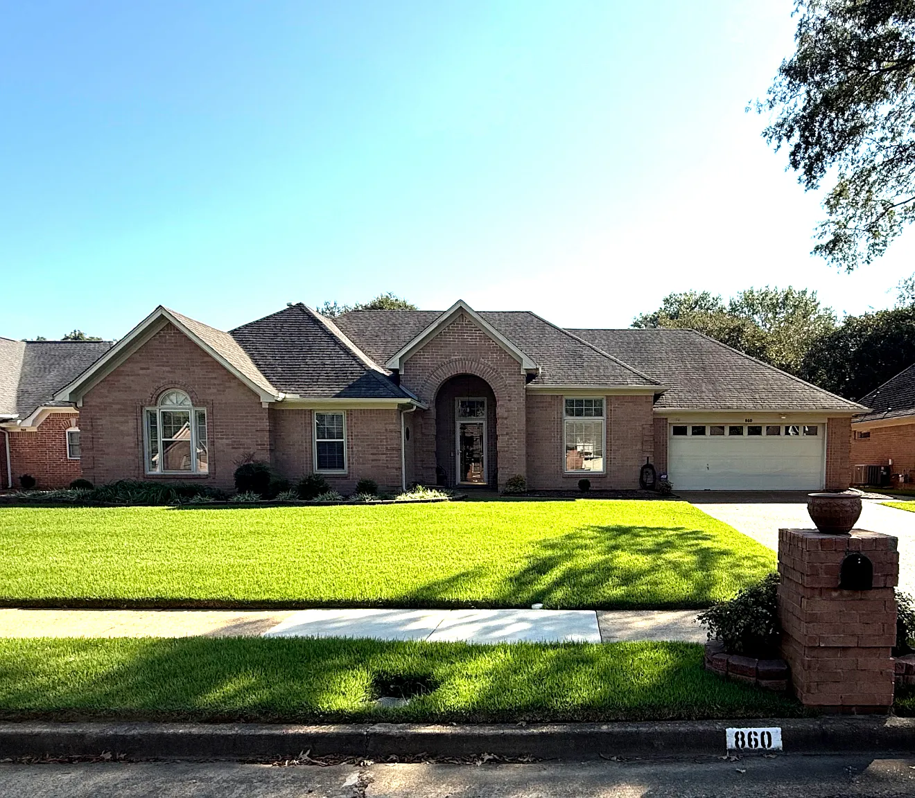 3 bed, 2338 sqft, $2,500 — Photo 1