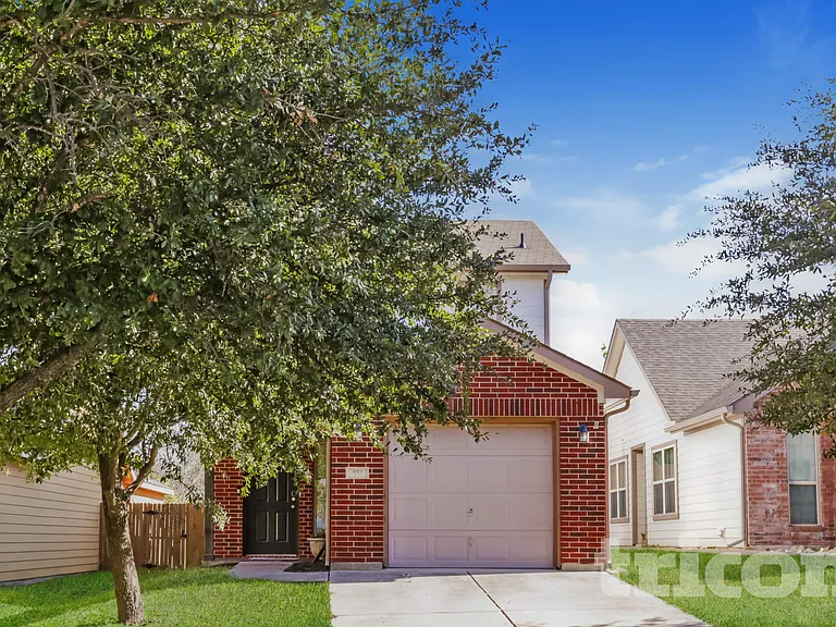 851 Village Point Ln — Photo 1
