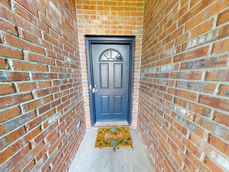 106 Cedar Ridge Dr — Photo 2