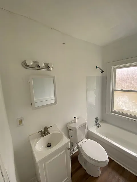 2 bed, $1,050 — Photo 2
