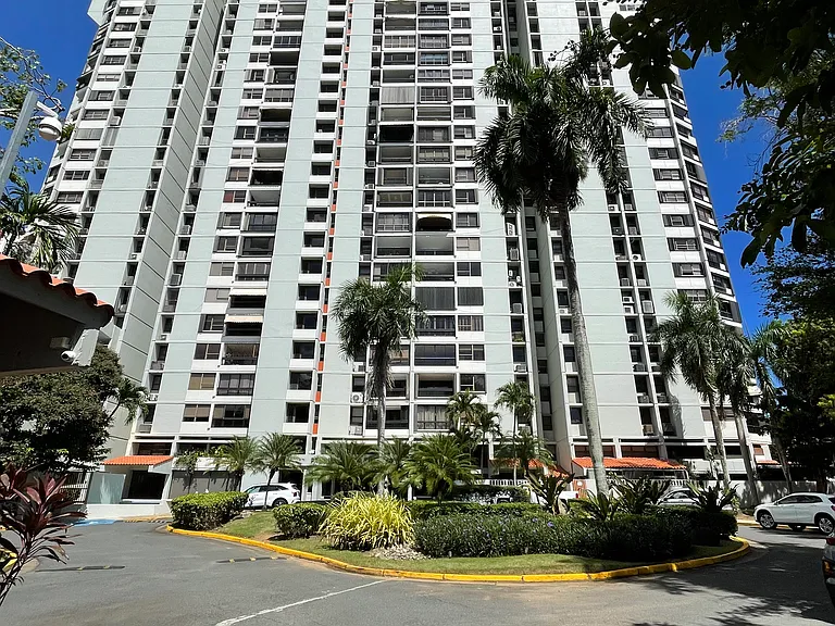 690 Cesar Gonzalez Parque De Las Fuentes — Photo 1