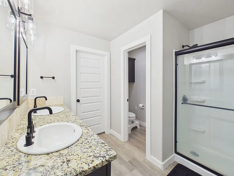 7603 John Thomas — Photo 19