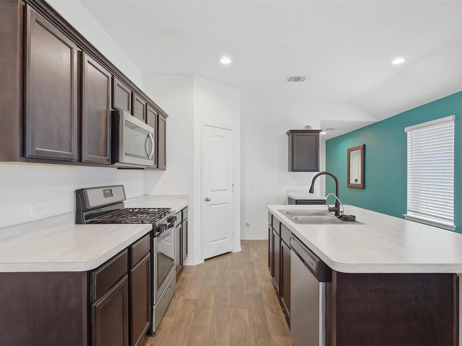 3 bed, 2.0 bath, 1340 sqft, $1,750 — Photo 4