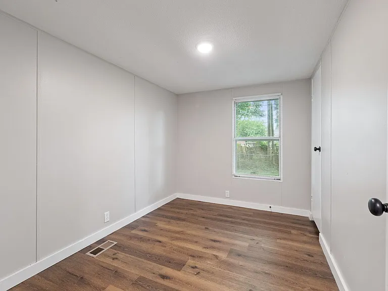 215 Loranger Dr — Photo 18