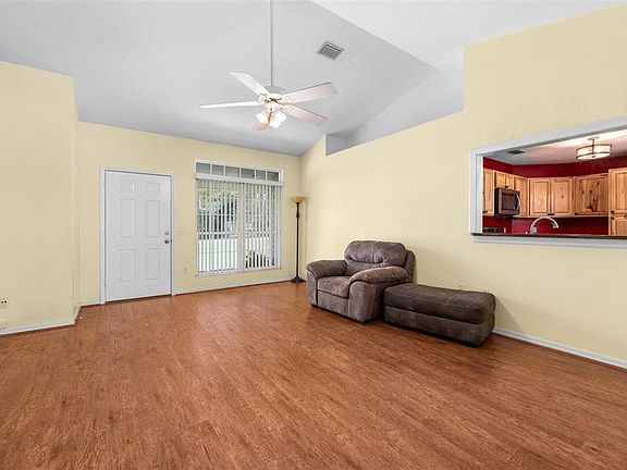 5th image of 200 NW CHARLOTTE GLEN