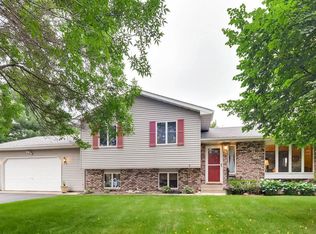 509 Country View Rd, Hudson, WI 54016