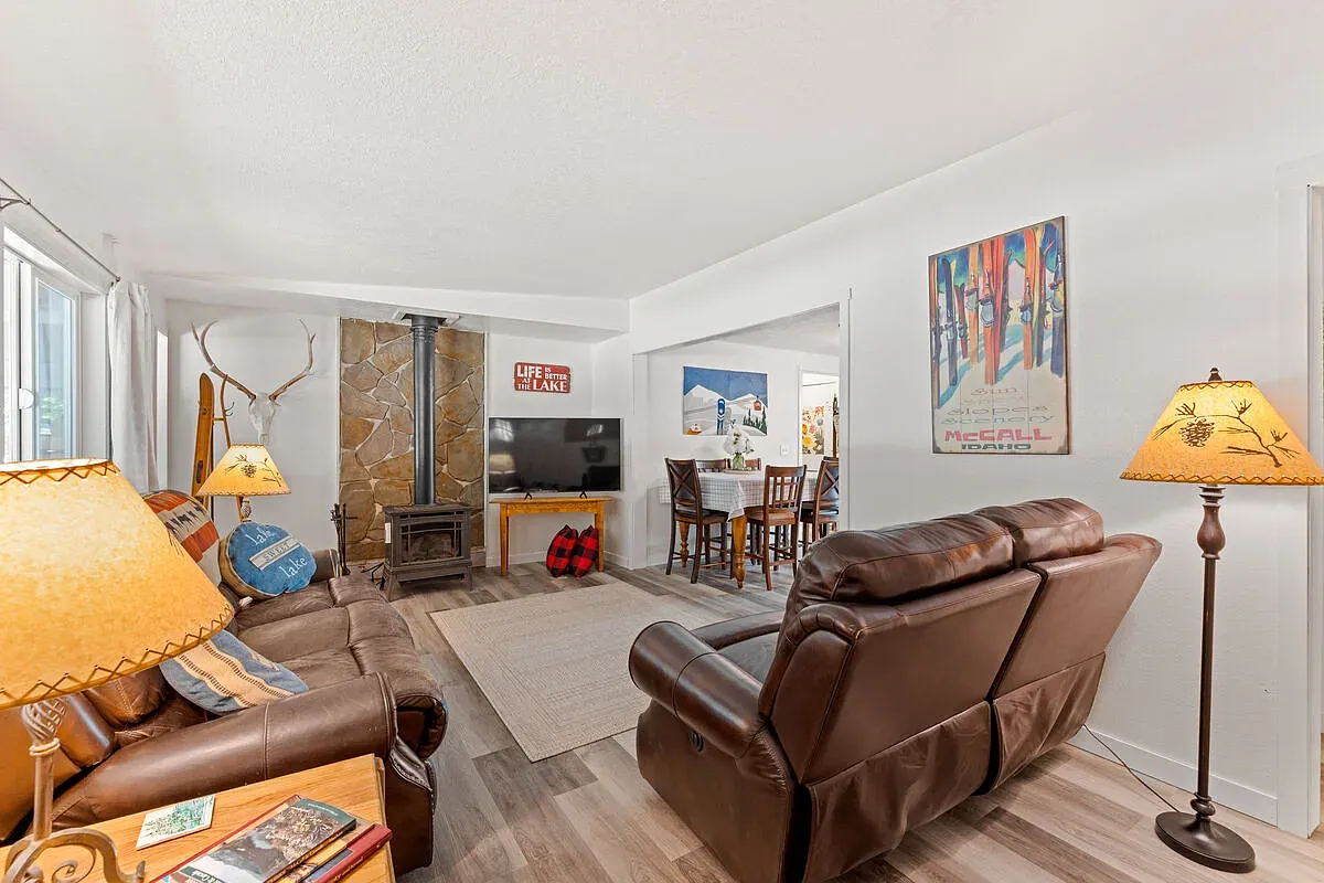 3 bed, 1159 sqft, $2,200 — Photo 4