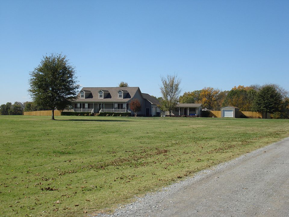 1st image of 715 Meredith Ln