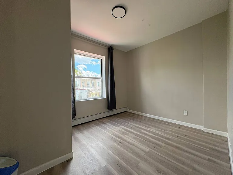 1765 W 9th St #2 — Photo 4