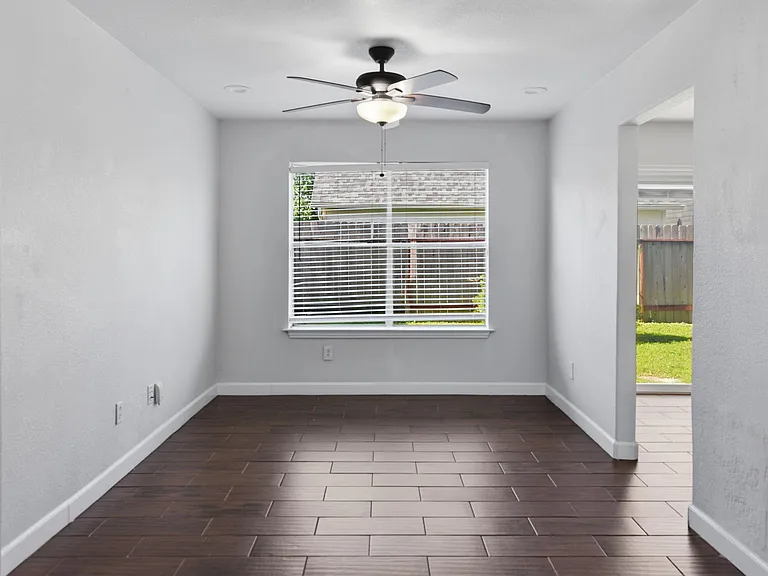 11710 Fossil Rock Ln — Photo 19