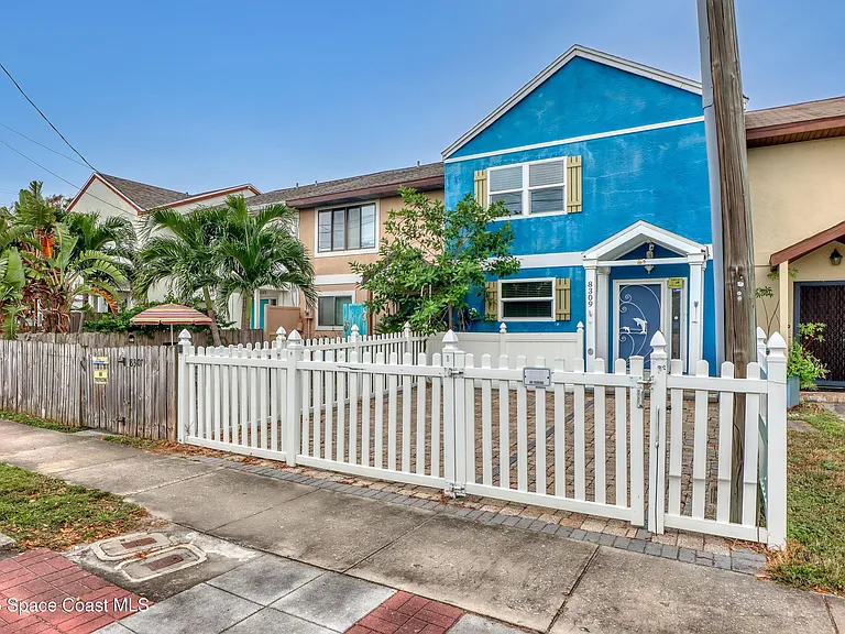 8309 Rosalind Ave — Photo 2