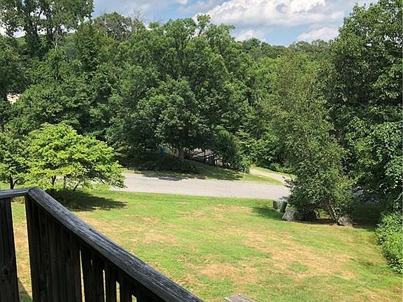 5th image of 129 Fox Run Ln