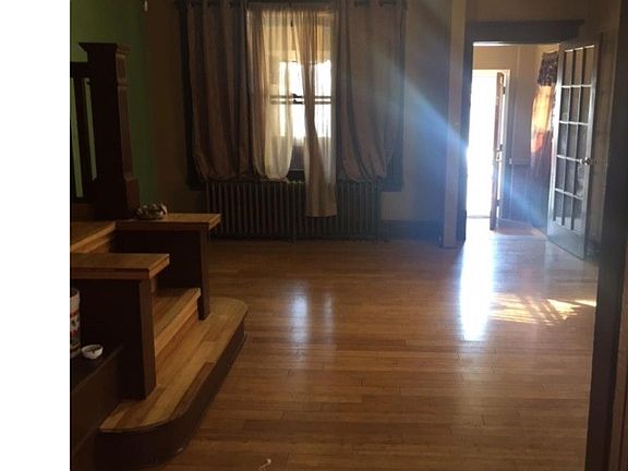 4th image of 332 E Cheltenham Ave