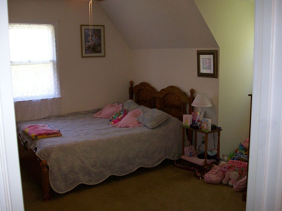 Upstairs larger bedroom