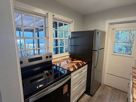 4th image of 60 Yacht Club Dr NE APT 12