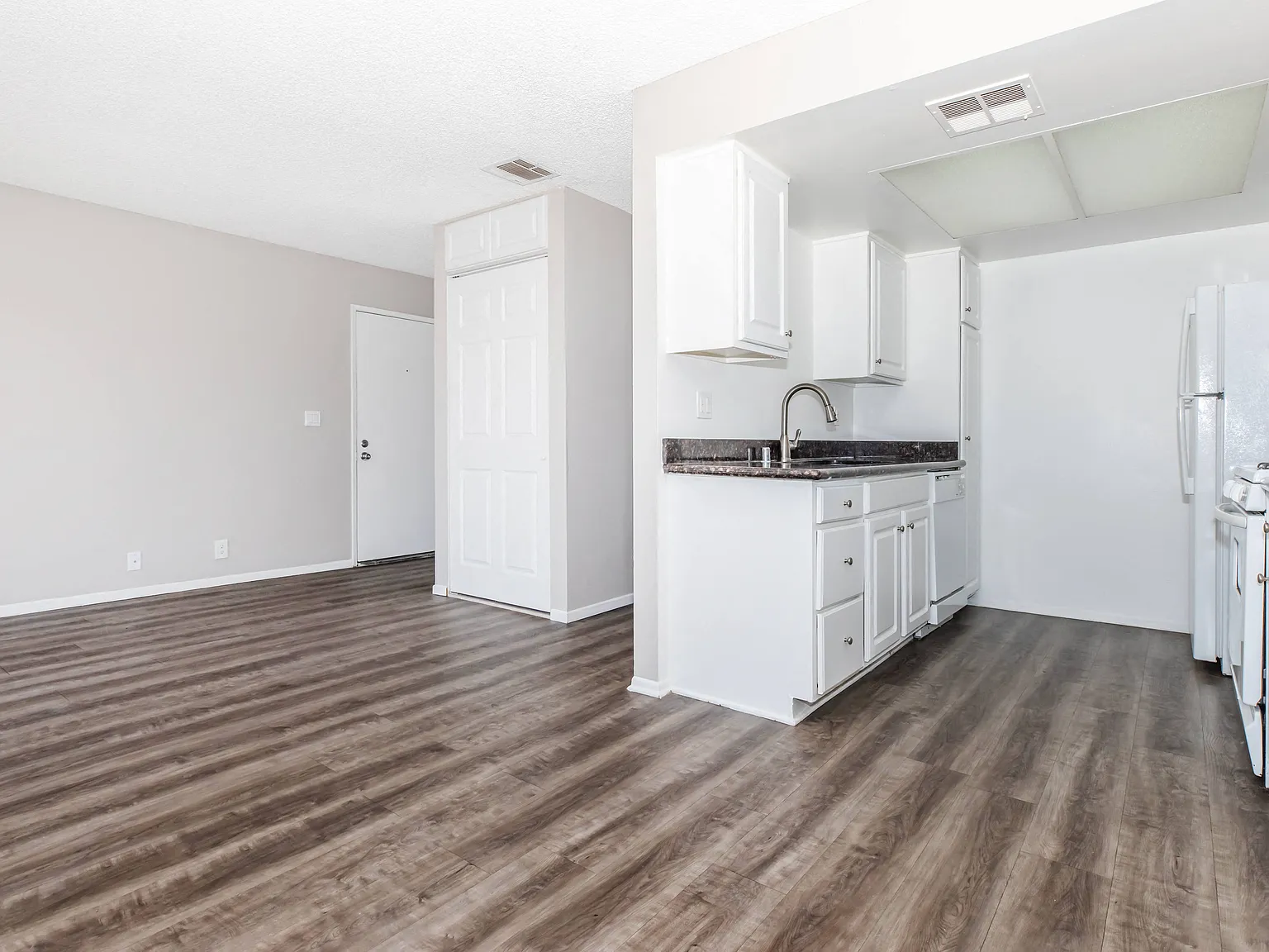 Sierra Vista Apartments — Photo 4