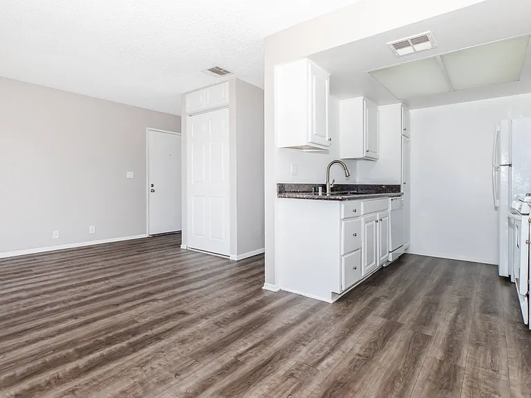 Sierra Vista Apartments — Photo 5