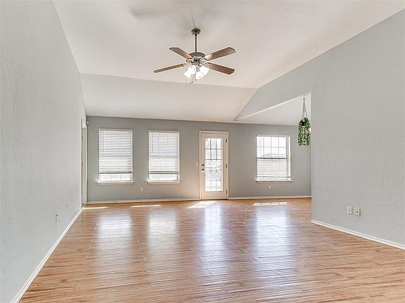 5th image of 12504 Pittsburgh Ave