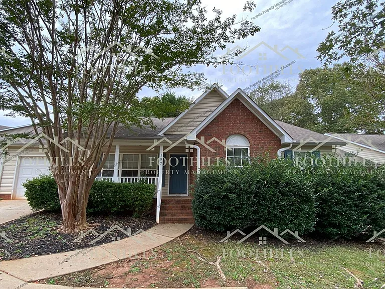 107 Ashton Ln — Photo 1
