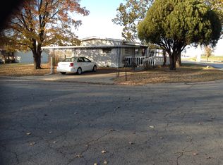 122 SE 46th Ct, Topeka, KS 66609