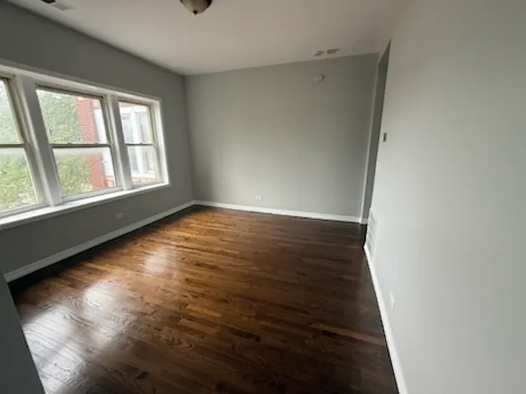 7040 S Emerald Ave — Photo 2