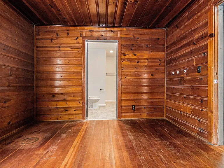214 W Walnut St — Photo 15