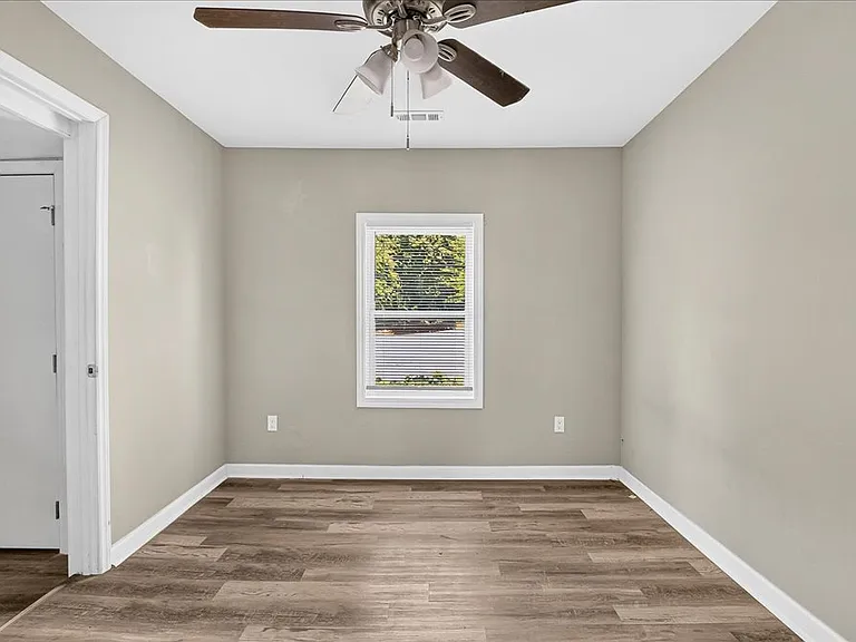 415 Spring Ct — Photo 17