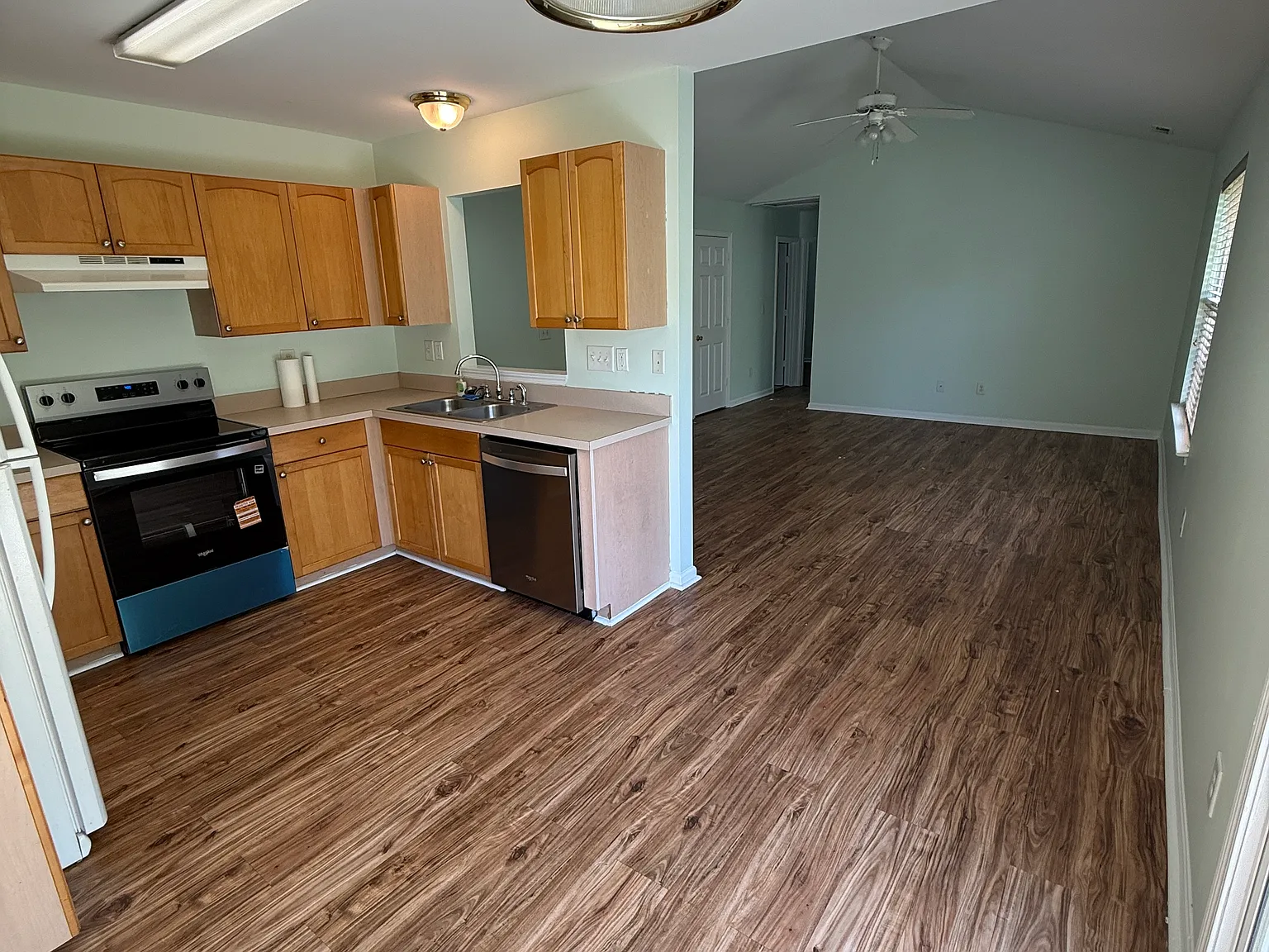 3 bed, 1151 sqft, $2,000 — Photo 3