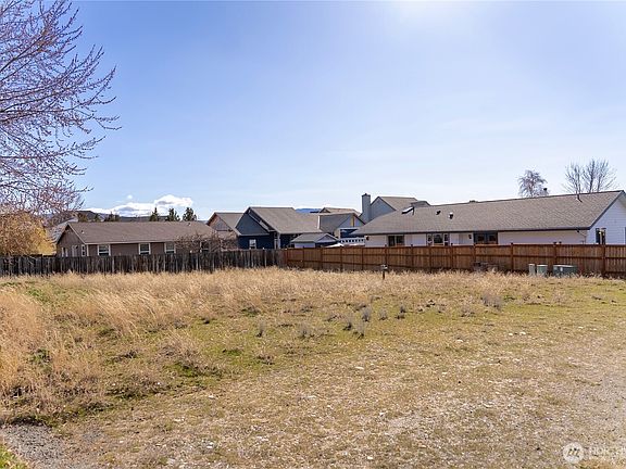 5th image of 605 Pinyon Place