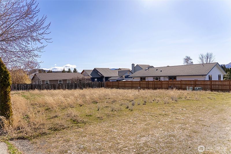 5th image of 605 Pinyon Place