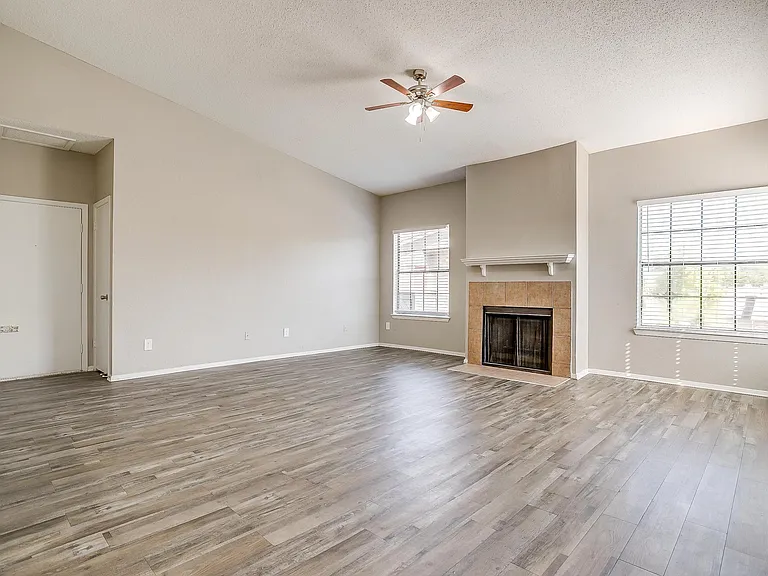 Portofino Apartments — Photo 9