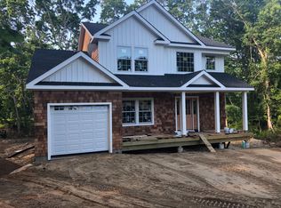 76 Old Riverhead Rd, Hampton Bays, NY 11946