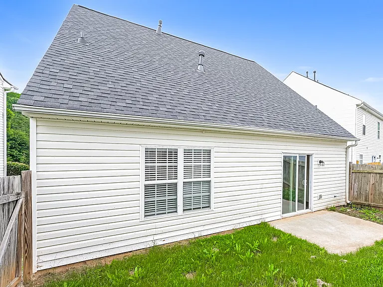 444 Village Bluff Dr — Photo 16