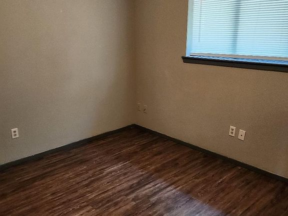 4th image of 103 Parklane Dr #103