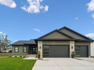 3120 Timber Ridge Ct, Hiawatha, IA 52233